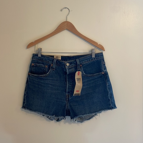 NWT Levi’s 501 Denim Shorts - Picture 3 of 8